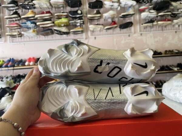 Giày Đá Bóng Thương Hiệu Nike Chính Hãng
