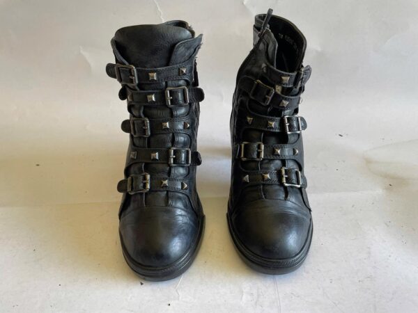Giày 2hand Boot
