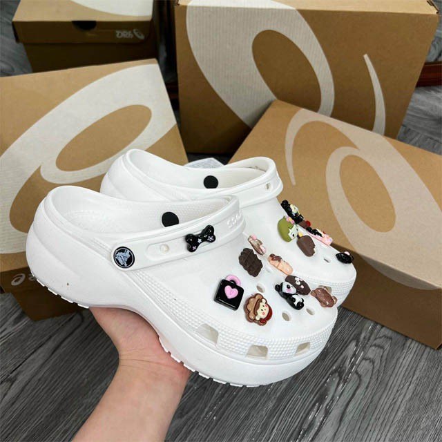 Crocs không chỉ là một đôi dép tiện lợi