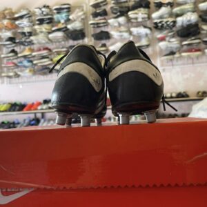 Giày Đá Banh 2hand Hiệu Adidas