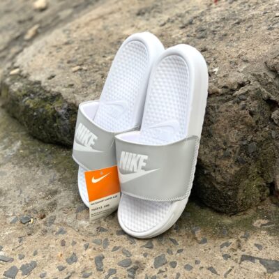 mua dép Nike chính hãng tại Việt Nam vẫn gặp phải một số khó khăn nhất định