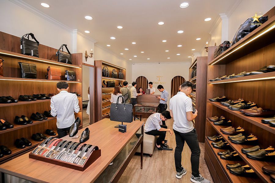 Chiến lược marketing cho shop giày 2hand không chỉ là việc bán sản phẩm, nó là hành trình xây dựng mối quan hệ bền chặt, truyền cảm hứng và lan tỏa giá trị.