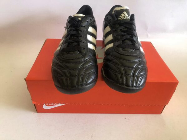 Giày Đá Banh 2hand Hiệu Adidas