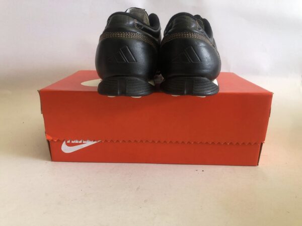 Giày Đá Banh 2hand Hiệu Adidas