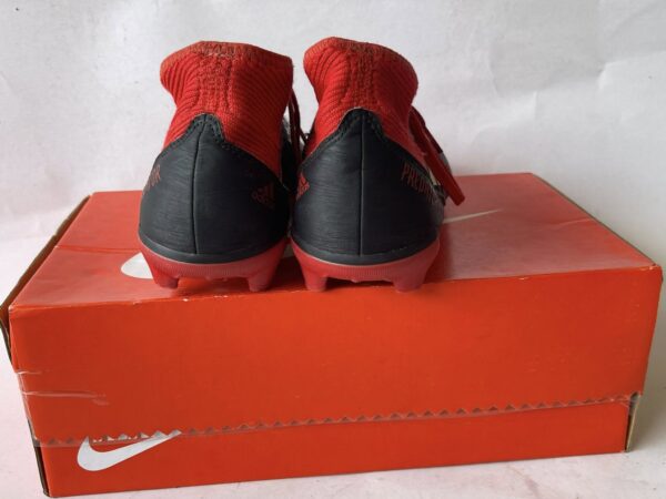 Giày Đá Banh 2hand Hiệu Adidas