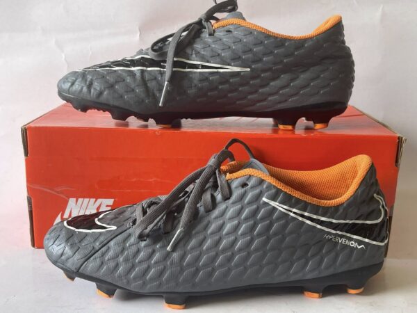 Giày Đá Banh 2hand Hiệu Nike
