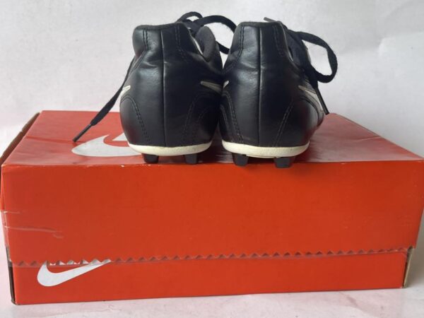 Giày Đá Banh 2hand Hiệu Nike