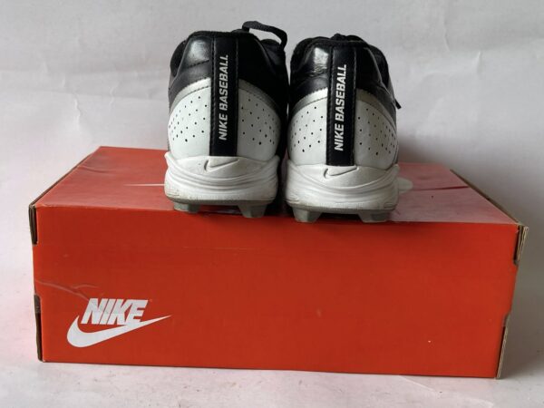 Giày Đá Banh 2hand Hiệu Nike