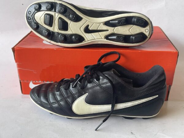Giày Đá Banh 2hand Hiệu Nike
