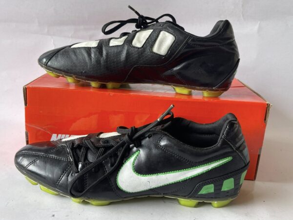 Giày Đá Banh 2hand Hiệu Nike