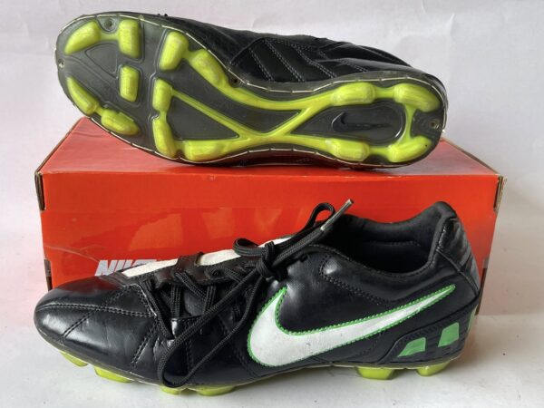 Giày Đá Banh 2hand Hiệu Nike