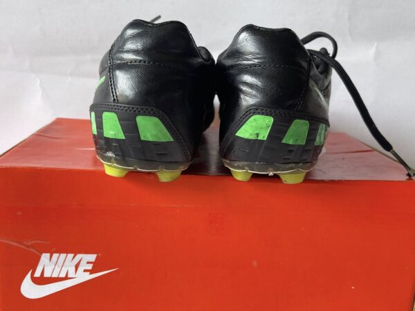 Giày Đá Banh 2hand Hiệu Nike