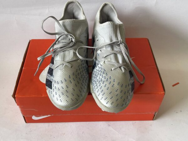 Giày Đá Banh 2hand Hiệu Adidas