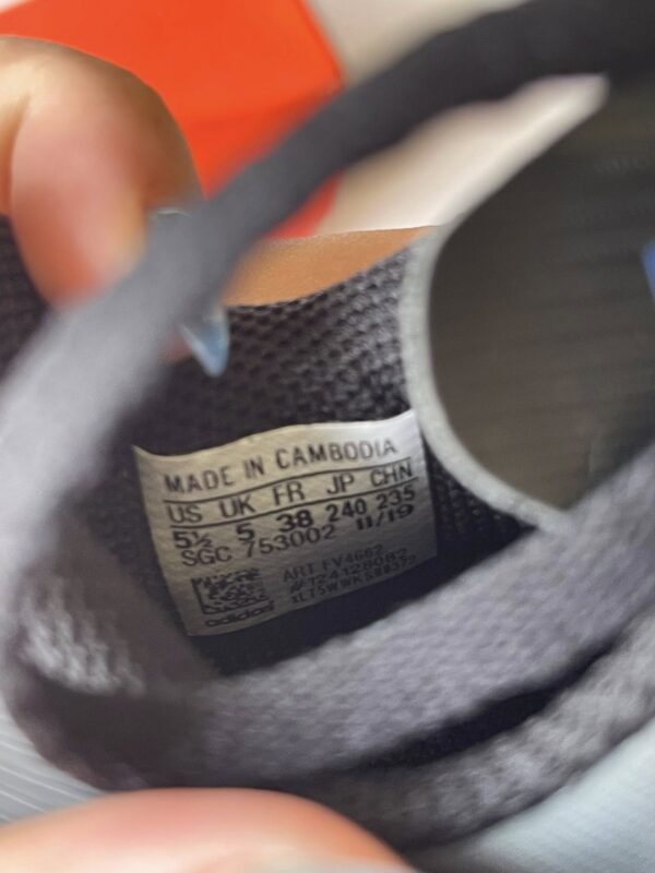 Giày Đá Banh 2hand Hiệu Adidas