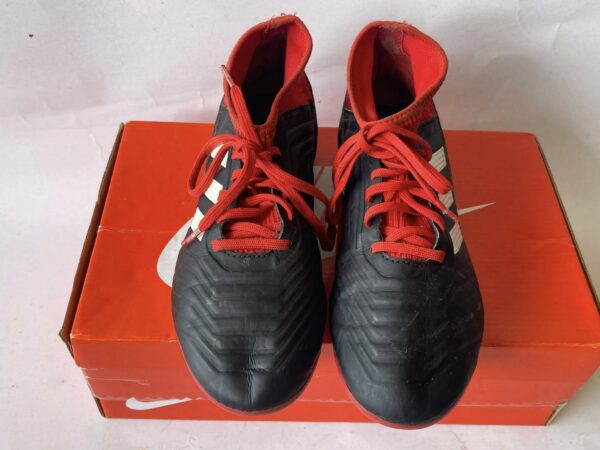 Giày Đá Banh 2hand Hiệu Adidas