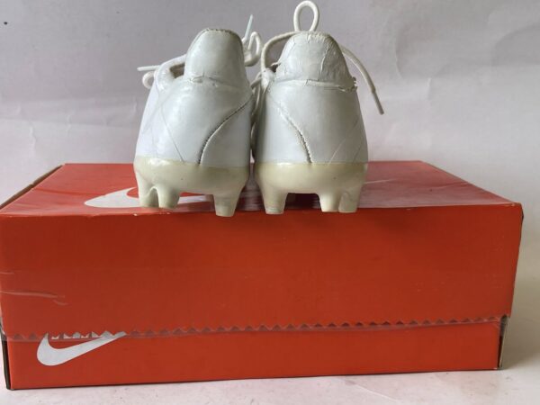 Giày Đá Banh 2hand Hiệu Adidas