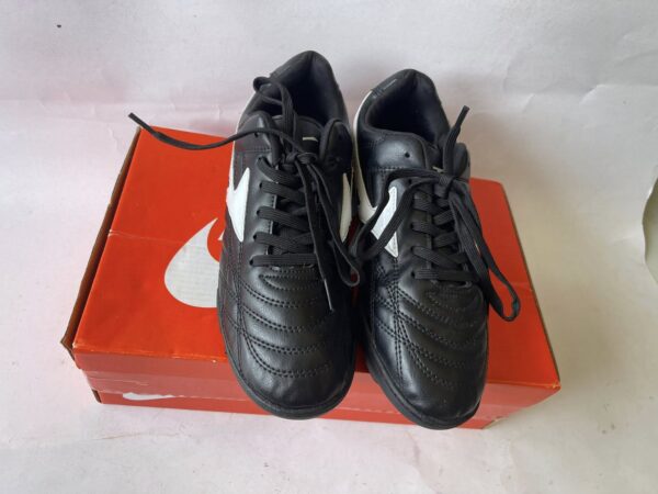 Giày Đá Banh 2hand Hiệu Mizuno