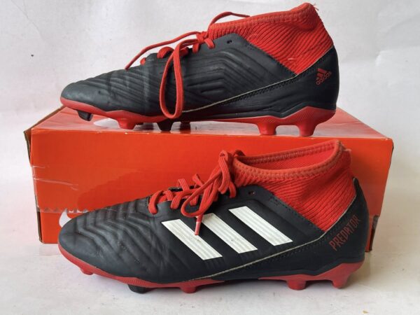 Giày Đá Banh 2hand Hiệu Adidas