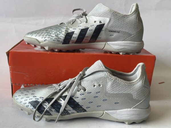 Giày Đá Banh 2hand Hiệu Adidas