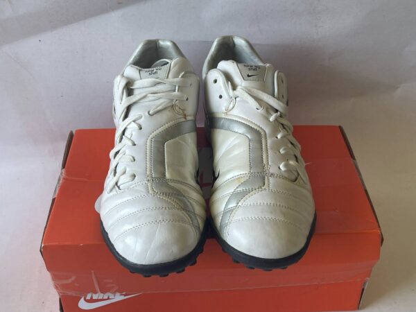 Giày Đá Banh 2hand Hiệu Nike