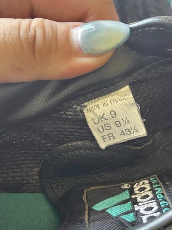 Giày Đá Banh 2hand Hiệu Adidas