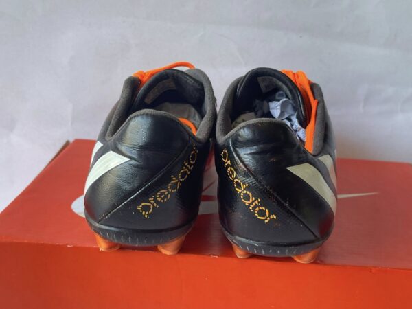 Giày Đá Banh 2hand Hiệu Adidas
