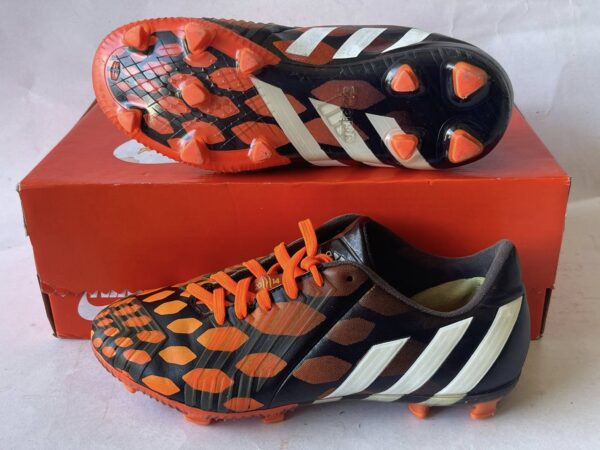 Giày Đá Banh 2hand Hiệu Adidas