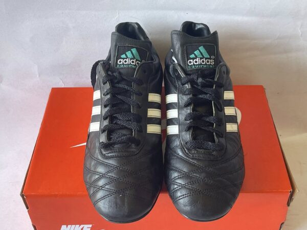 Giày Đá Banh 2hand Hiệu Adidas