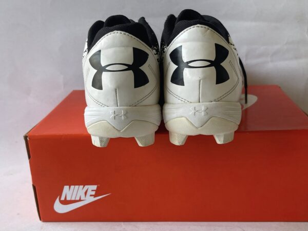 Giày Đá Banh 2hand Hiệu Under Armour