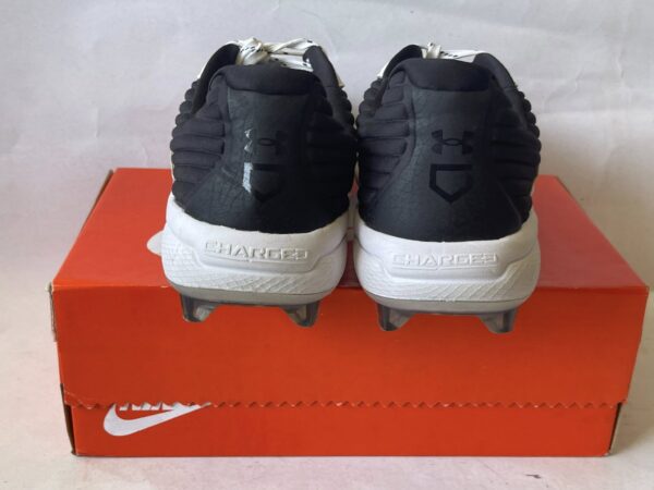 Giày Đá Banh 2hand Hiệu Under Armour