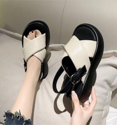 điểm nổi bật nhất khi mua giày 2hand chính là mức giá rẻ hơn rất nhiều so với giày mới