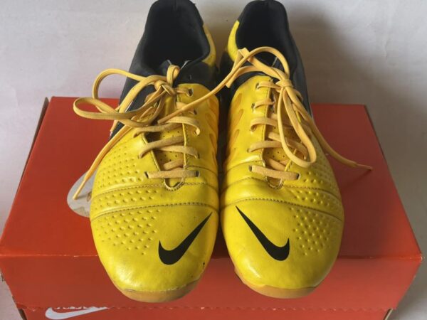 Giày Đá Banh 2hand Hiệu Nike