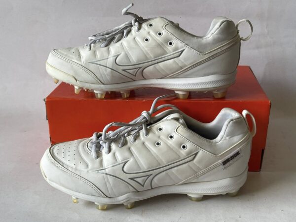 Giày Đá Banh 2hand Hiệu Mizuno