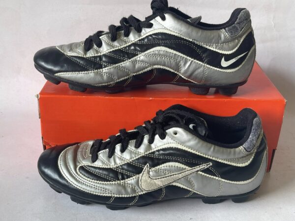 Giày Đá Banh 2hand Hiệu Nike