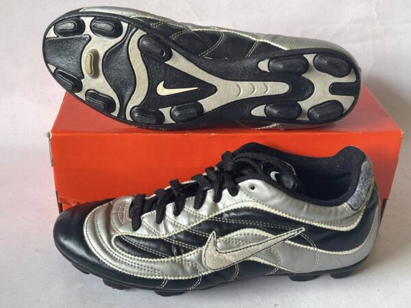 Giày Đá Banh 2hand Hiệu Nike