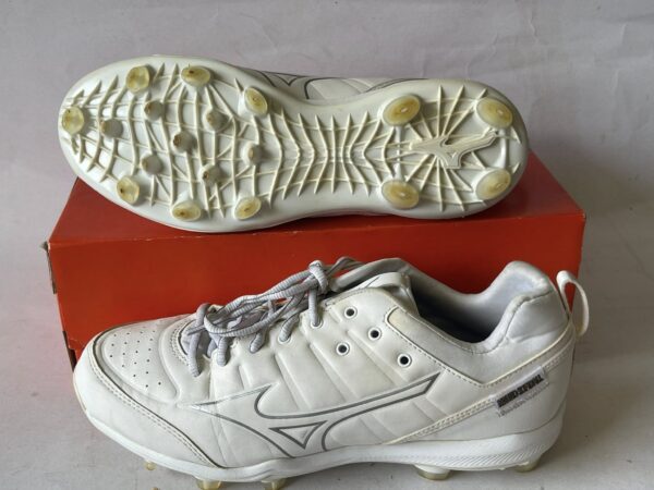 Giày Đá Banh 2hand Hiệu Mizuno
