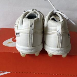 Giày Đá Banh 2hand Hiệu Mizuno