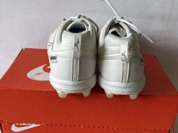 Giày Đá Banh 2hand Hiệu Mizuno