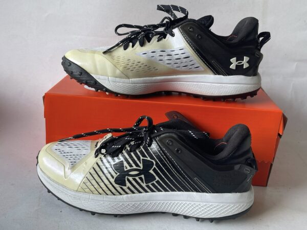 Giày Đá Banh 2hand Hiệu Under Armour