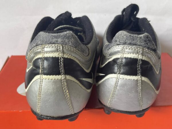 Giày Đá Banh 2hand Hiệu Nike