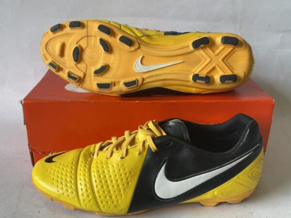Giày Đá Banh 2hand Hiệu Nike