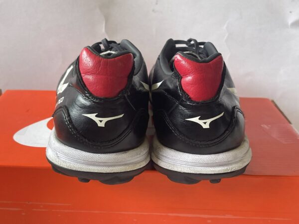 Giày Đá Banh 2hand Hiệu Mizuno