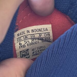 Giày Đá Banh 2hand Hiệu Adidas