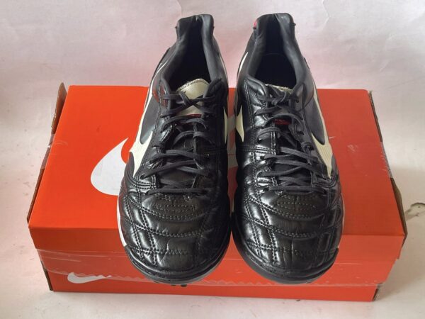 Giày Đá Banh 2hand Hiệu Mizuno
