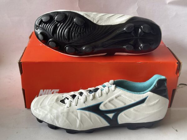 Giày Đá Banh 2hand Hiệu Mizuno
