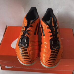 Giày Đá Banh 2hand Hiệu Adidas