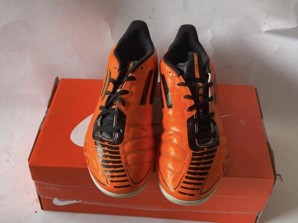 Giày Đá Banh 2hand Hiệu Adidas