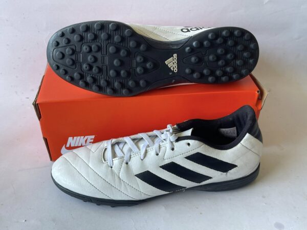Giày Đá Banh 2hand Hiệu Adidas