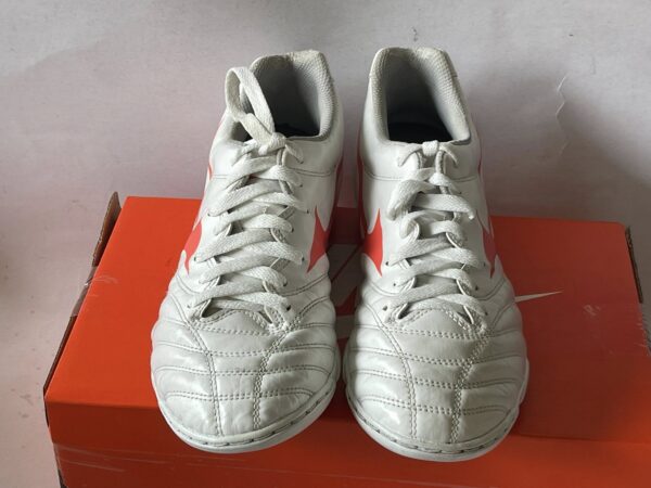 Giày Đá Banh 2hand Hiệu Mizuno