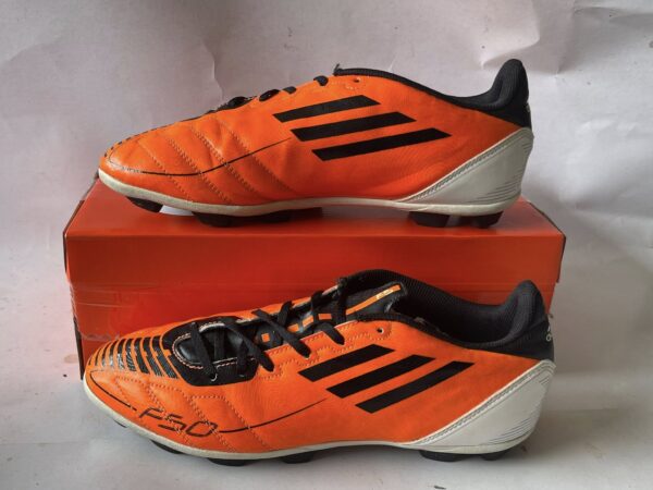 Giày Đá Banh 2hand Hiệu Adidas